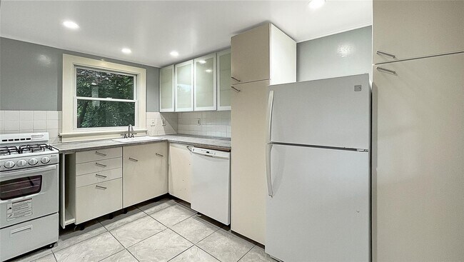 Foto del edificio - 1704 NY-9D