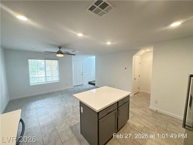 Building Photo - Gorgeous Townhome in Cadance!