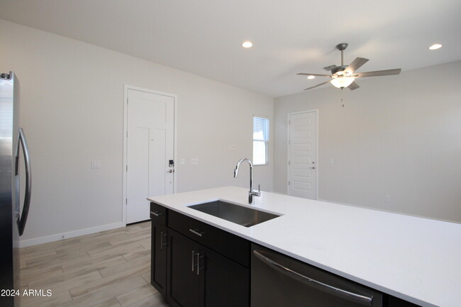 Building Photo - 941 Treasure Trl
