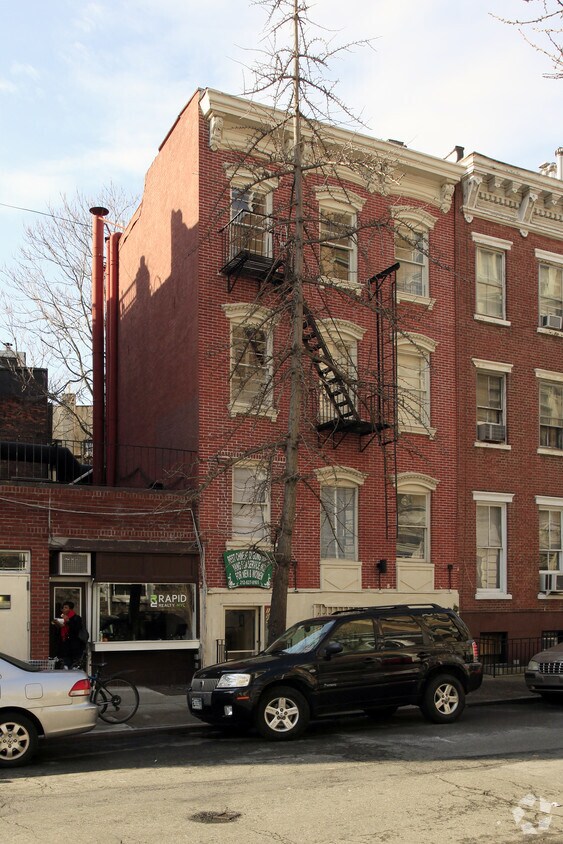 Primary Photo - 104 W Washington Pl