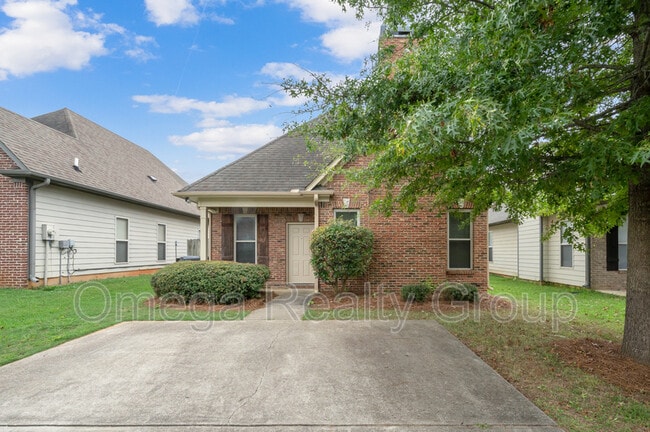Building Photo - 2107 Adkins Pl