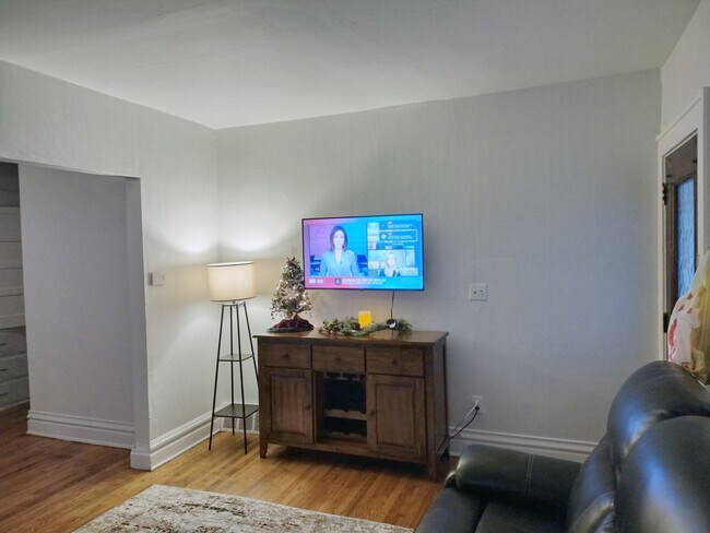 2A - 711 N Chestnut St