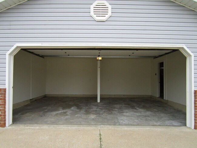 Foto del edificio - 5004-5006 Betty Jean Way