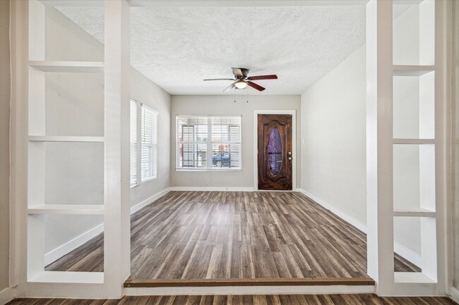 Building Photo - 6812 Avenue Q