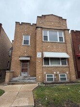 Building Photo - 6024 W Addison St