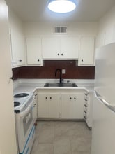 Building Photo - 225 Flower Ave