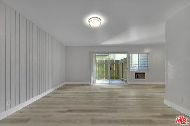 Foto del edificio - 4822 Hollow Corner Rd