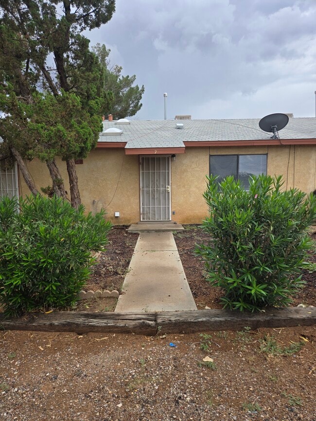 Building Photo - 6550 Columbus Dr