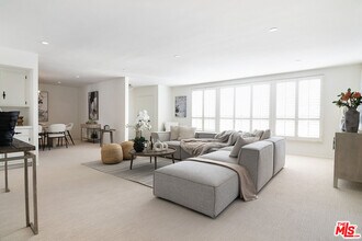 Building Photo - 344 S Doheny Dr