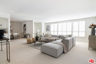 Building Photo - 344 S Doheny Dr