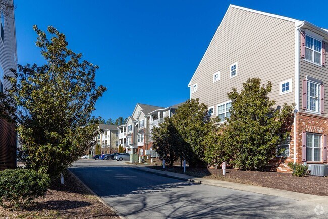 Building Photo - Lenox Village