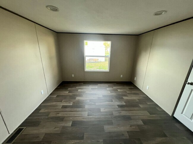 Building Photo - 57 Tower Manor Cir W