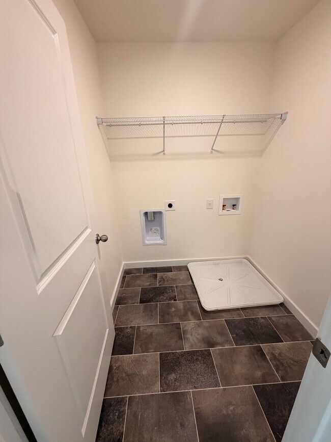 Foto del edificio - BRAND NEW 2026 CONSTRUCTION: Modern 3BD/2.5BA Home in Knoxville!