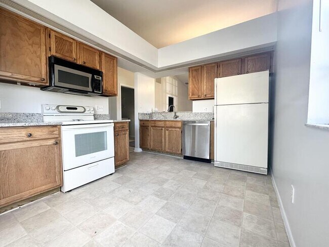 Building Photo - 973 Norfolk Ct