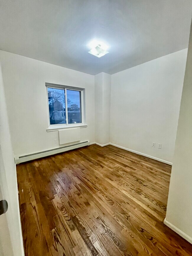 Bed 1 - 57-06 Van Horn St