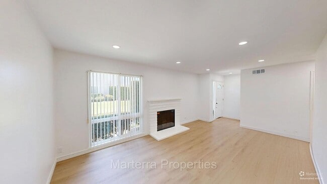 Building Photo - 17755 La Rosa Ln
