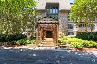 Building Photo - 1120 Highland Bluff Dr S E