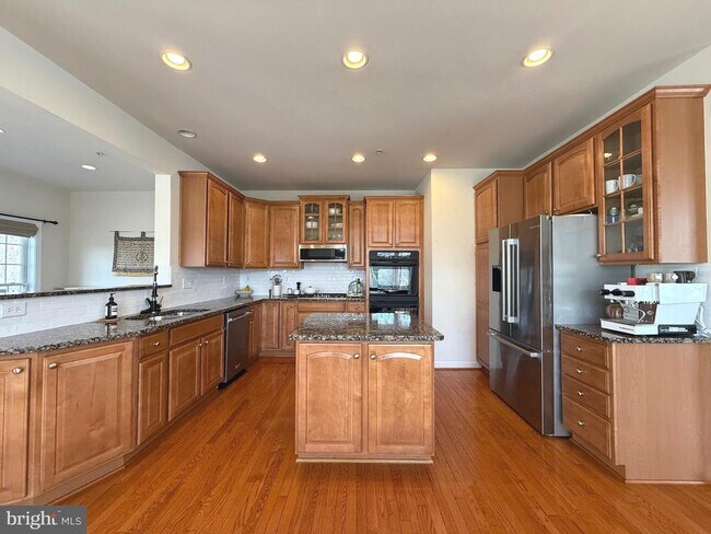 Building Photo - 1600 Regent Manor Ct