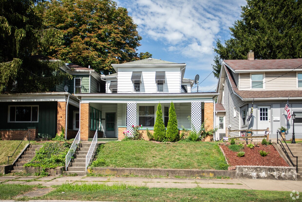 Building Photo - 2021 7th Ave