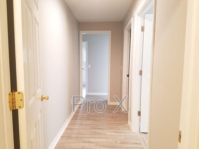 Building Photo - 110 W Lindburg St