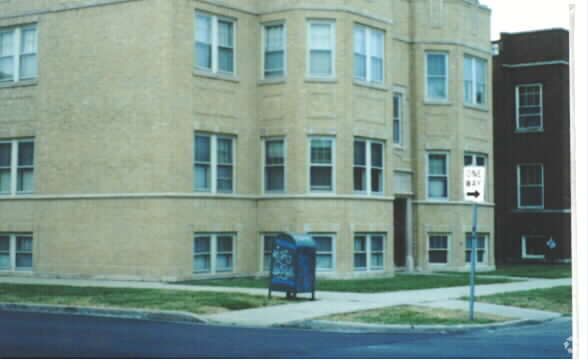 Building Photo - 6001-6005 S Whipple St