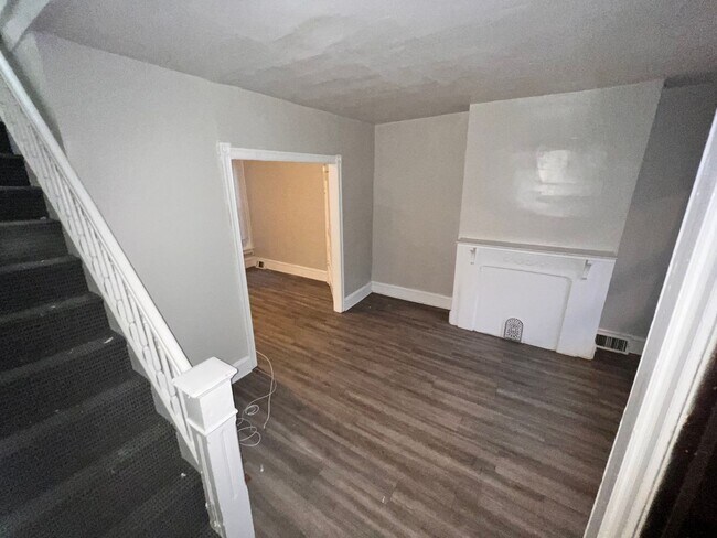 Foto del edificio - Contemporary Three Bedroom Private Townhom...