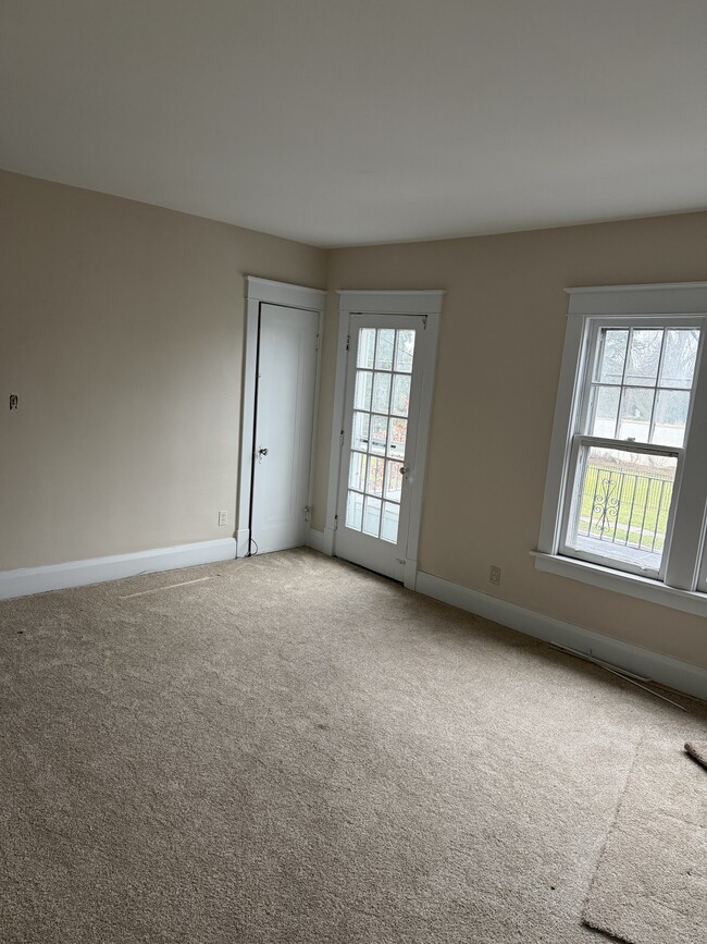 Building Photo - 75 Shoshone St