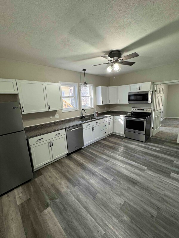 Primary Photo - 412 N Pine St