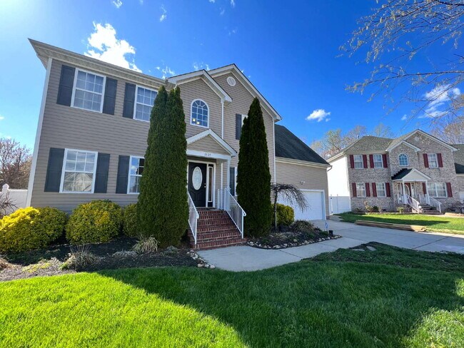 Building Photo - Spacious 4 bedroom home with POOL in sought after neighborhood and schools.