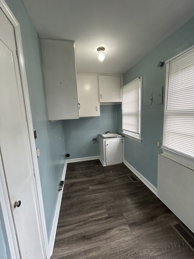 Laundry Room - 2025 Ayers Ave