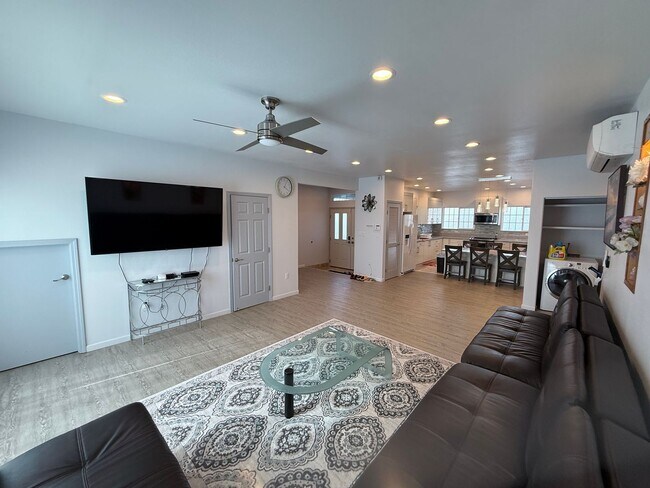 Foto del edificio - Fully Furnished, Modern & Spacious 3BD/2.5BA Home – Upper Pearl City