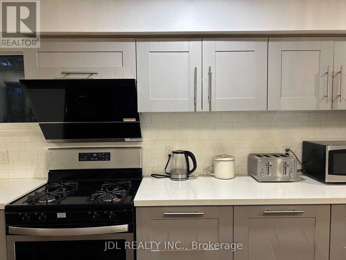 Building Photo - 973 Willowdale Ave