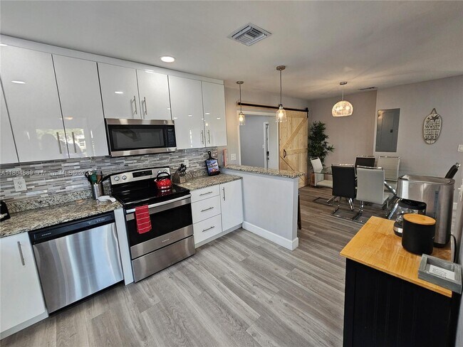 Building Photo - 1006 S Arnold Ave