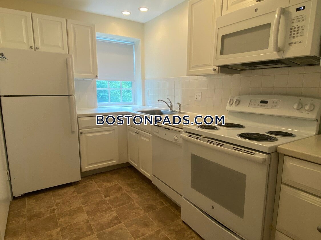 42 Worthen Rd Unit A3, Lexington, MA 02421 Room for Rent in Lexington