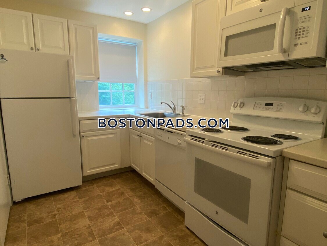 42 Worthen Rd Unit A3, Lexington, MA 02421 Room for Rent in Lexington