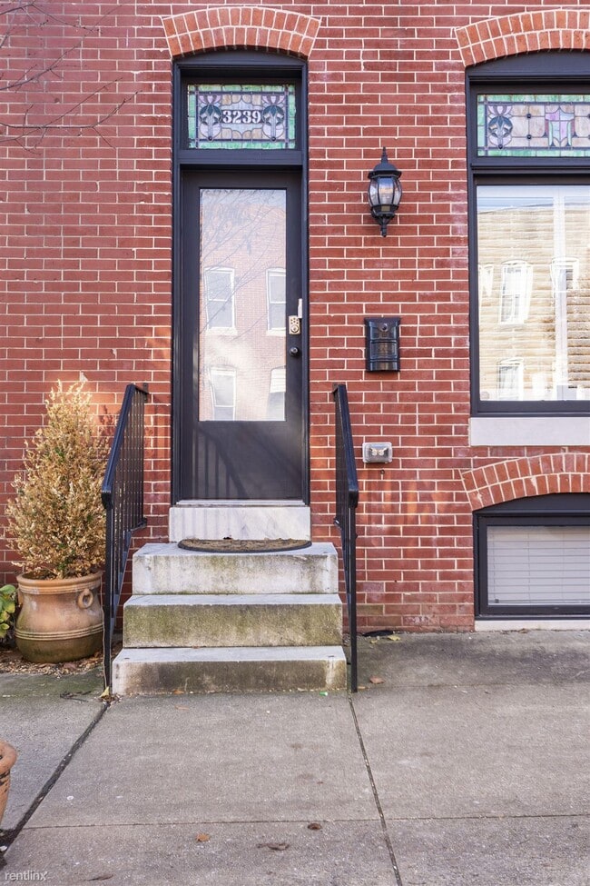 Building Photo - 1 br, 1 bath Townhome - 3239 Fait Avenue C