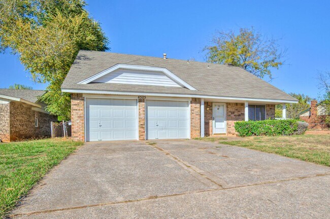 Building Photo - Newly Updated 4 Bedroom