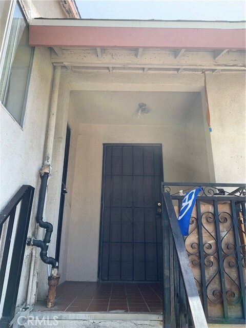 Building Photo - 2419 Eastlake Ave