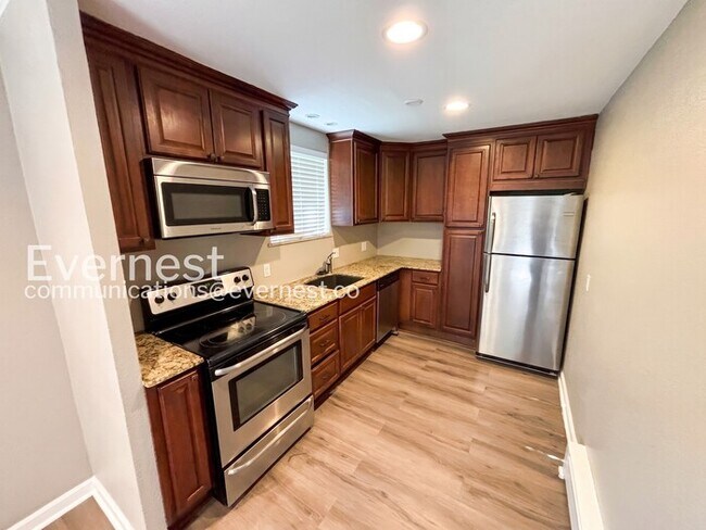 Foto del edificio - 1243 N Washington St