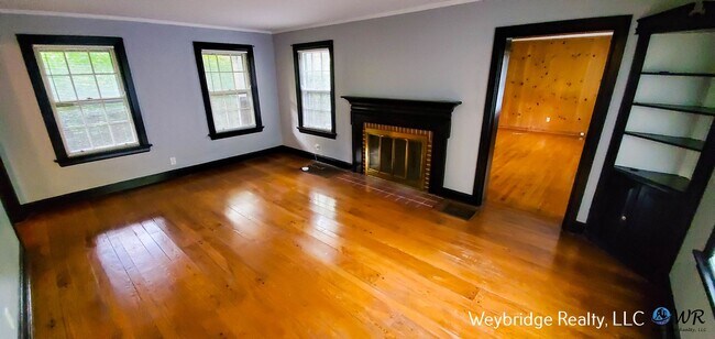 Building Photo - Spacious 3 Bedroom 1.5 Bathroom House in F...