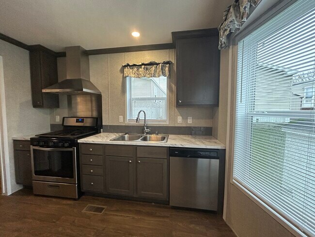 Foto del edificio - 2361 Oakgrove Dr