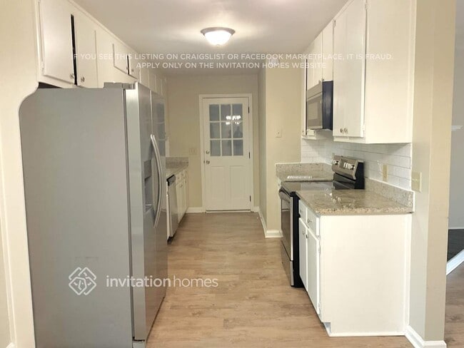Foto del edificio - 1650 Lakeview Pl