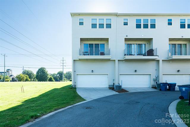 Building Photo - 2635 Statesville Ave