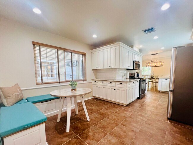 Foto del edificio - 5309 Lockhurst Dr