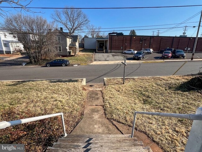 Building Photo - 314 N West St