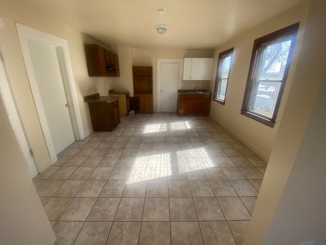 Kitchen - 3605 S Washtenaw Ave
