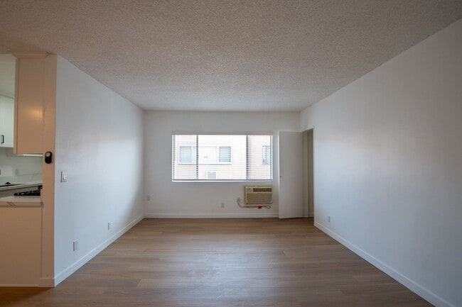 Building Photo - 10819 Camarillo St