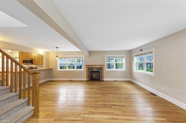 Building Photo - 4 br, 2 bath House - 3056 8th St