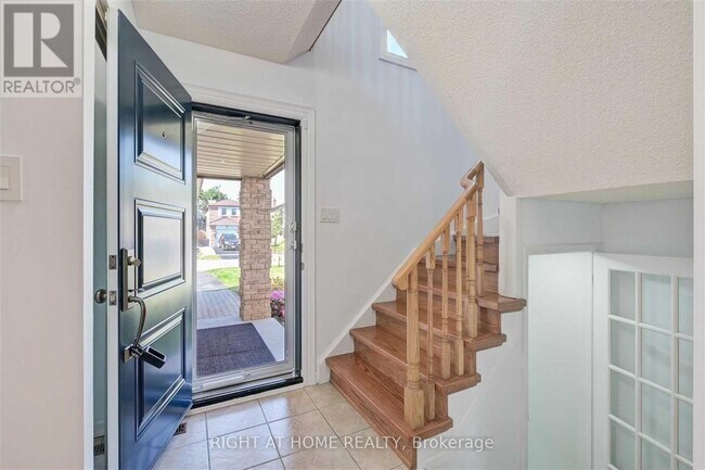 Photo du bâtiment - 121 Radford Dr