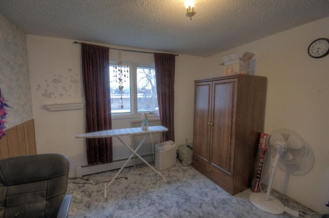 Building Photo - 2 Bed, 1 Bath with Garage Space in Missoula